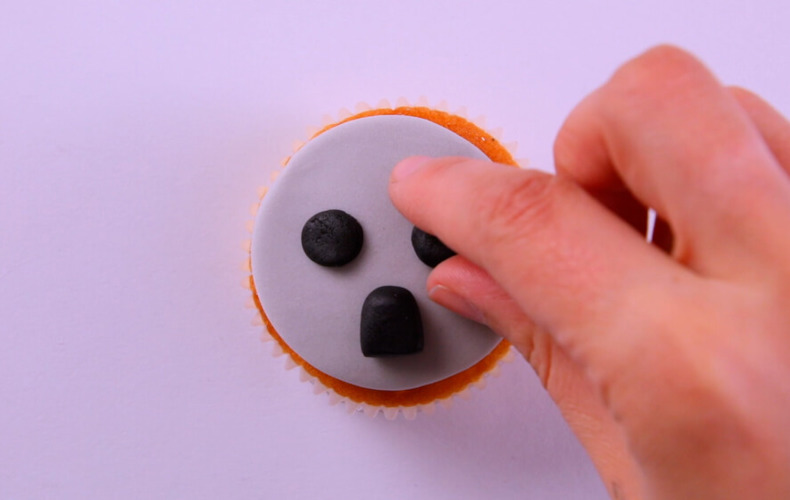 Create your own koala cupcakes